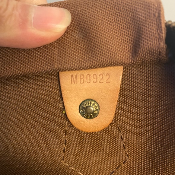 ✨SOLD✨AUTHENTIC LOUIS VUITTON SPEEDY 40✨ - Picture 3 of 10